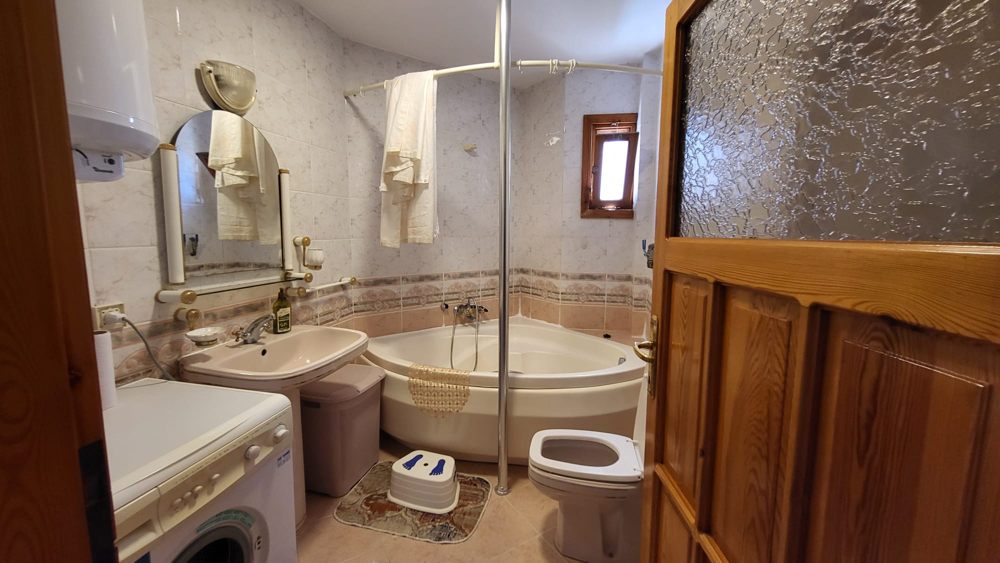 Bahçeli Dere Kenarı Villa