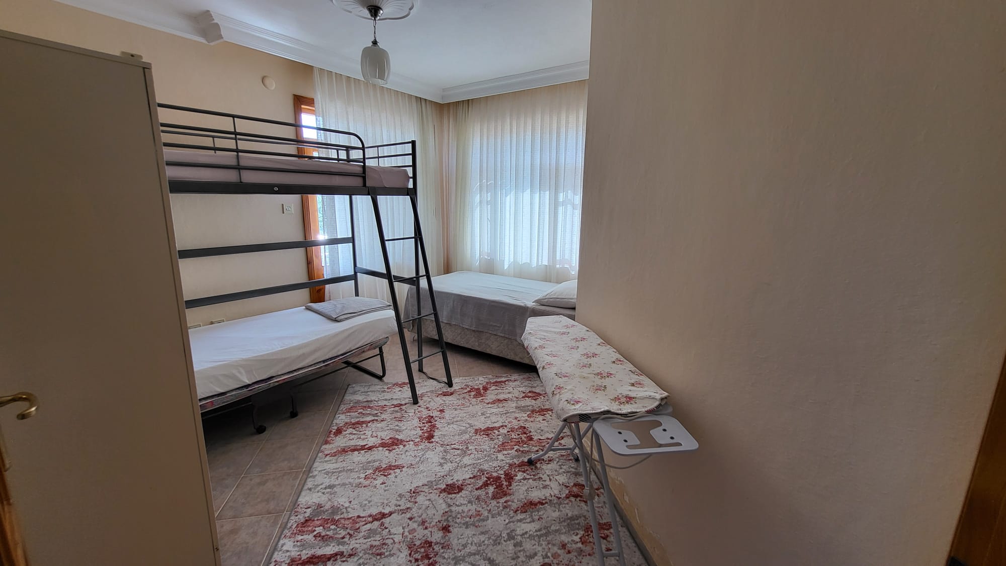 Bahçeli Dere Kenarı Villa