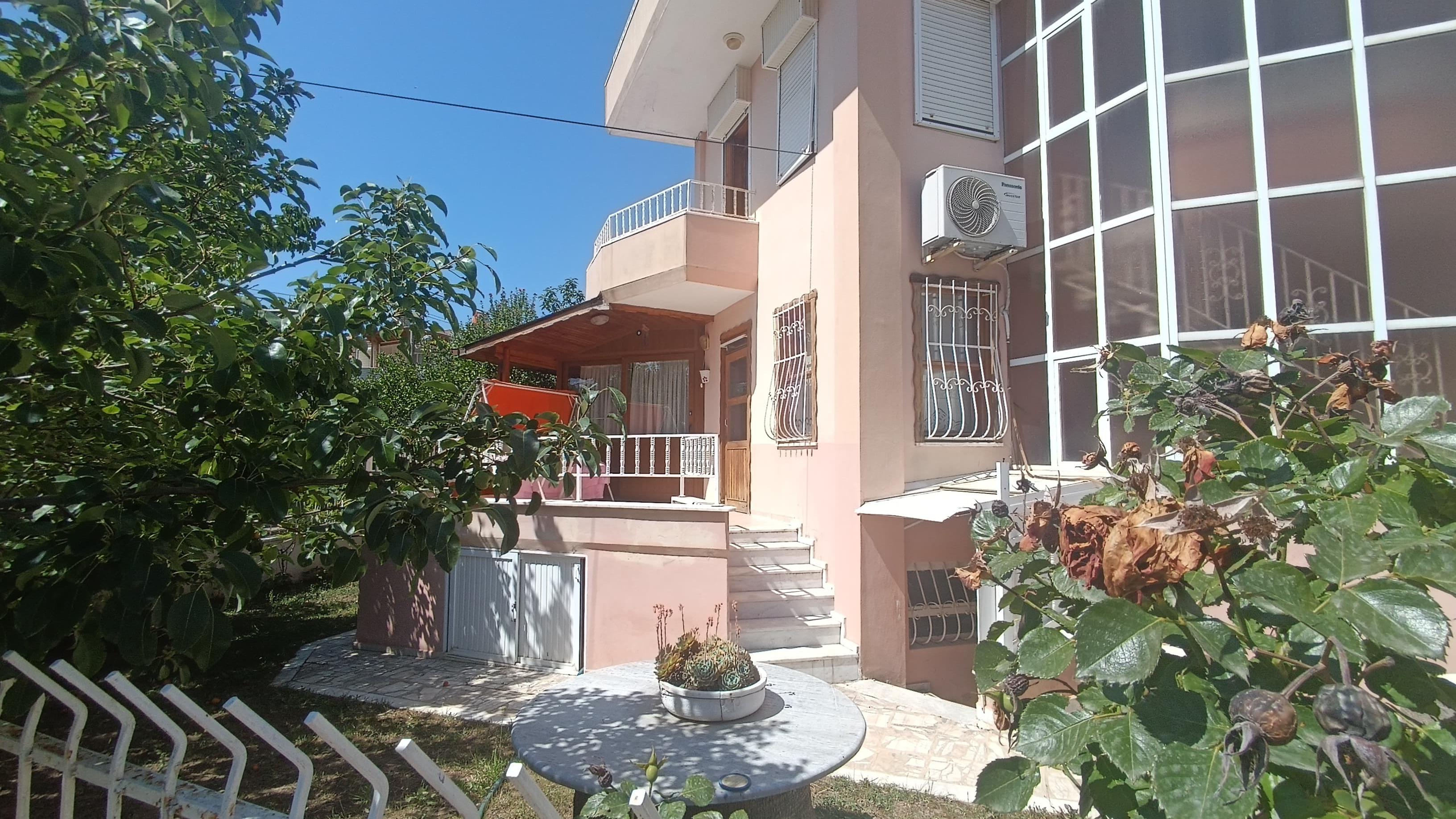 Bahçeli Villa Dairesi (1+1)