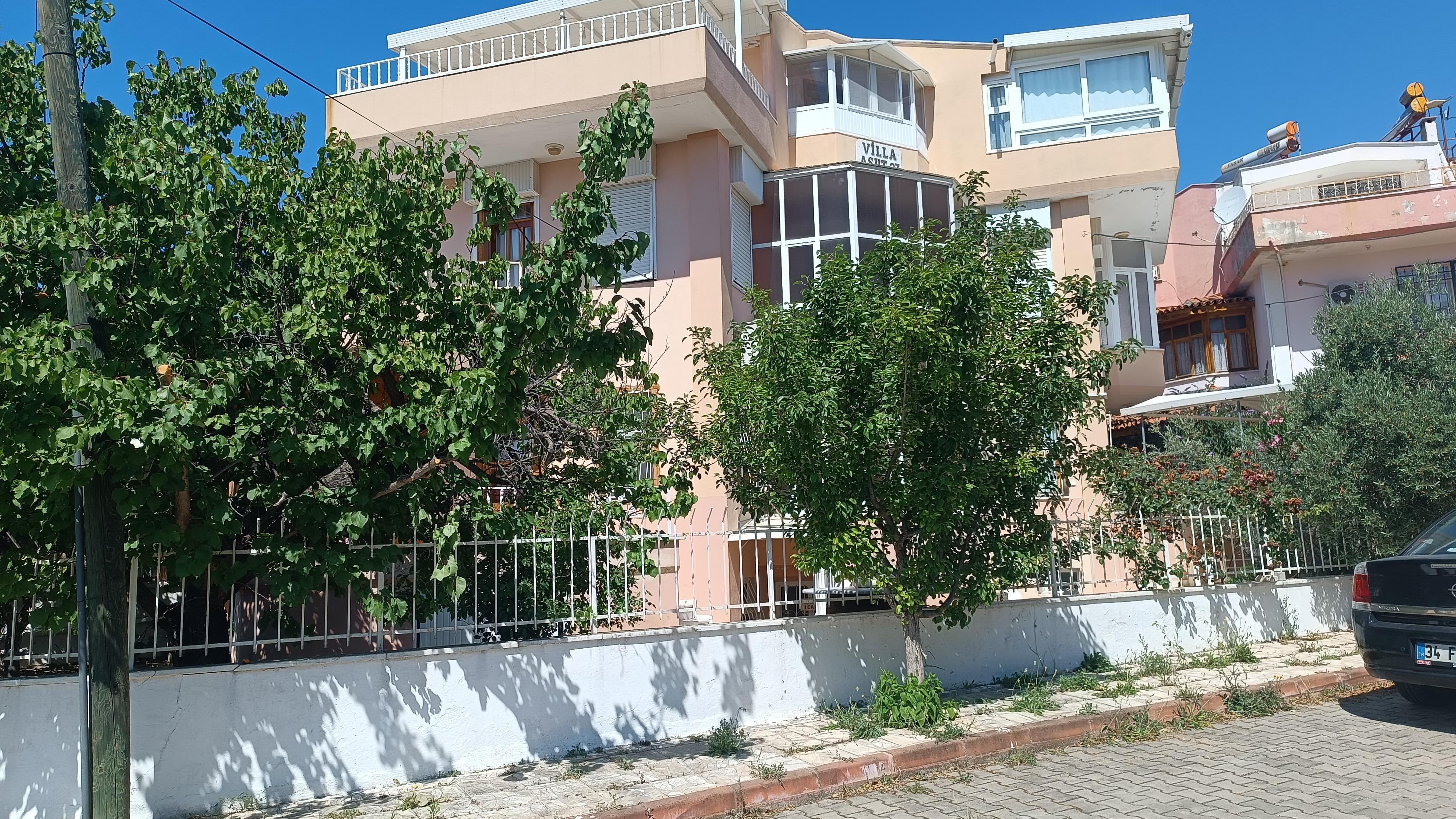 Bahçeli Villa Dairesi (1+1)