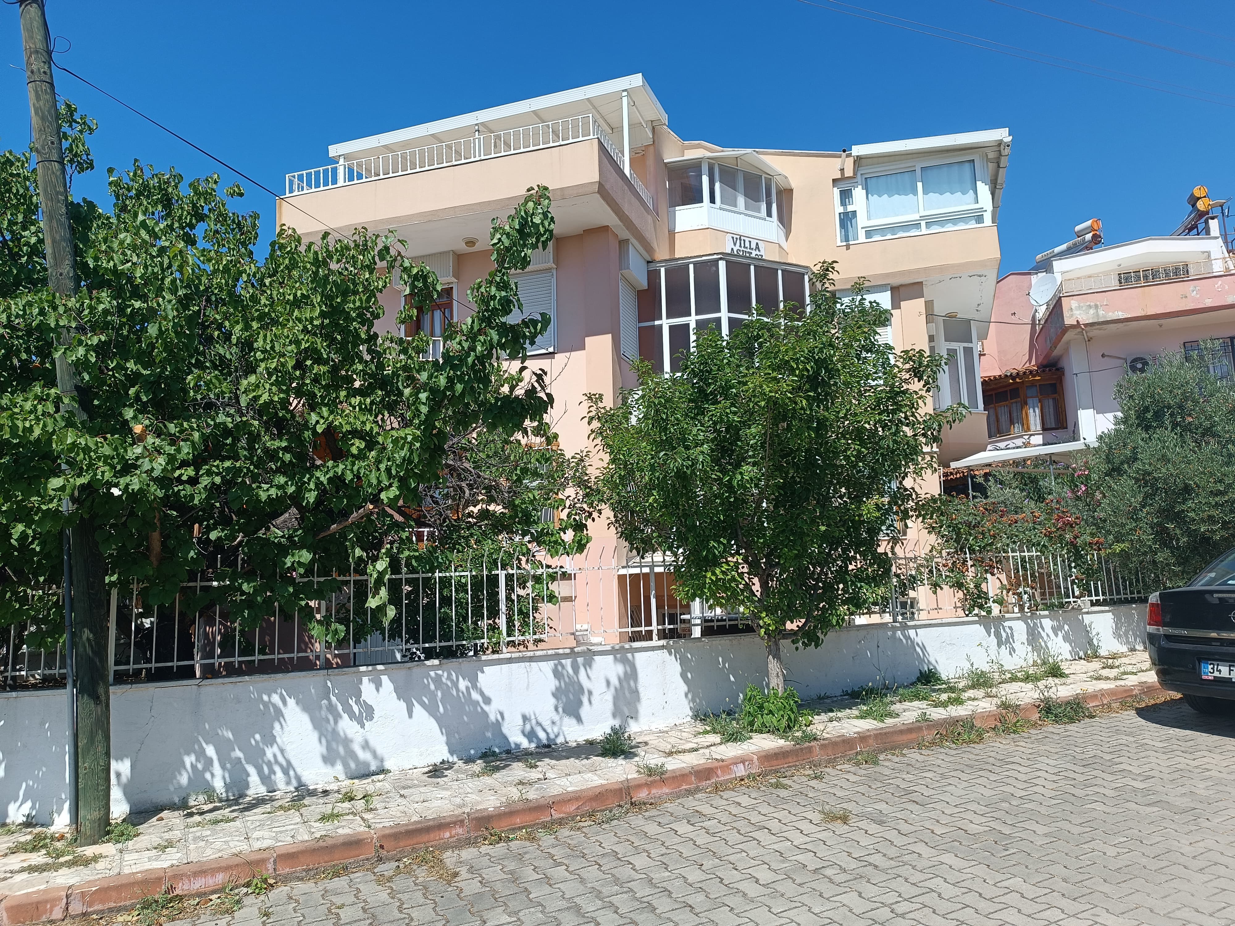 Bahçeli Köşe Villa