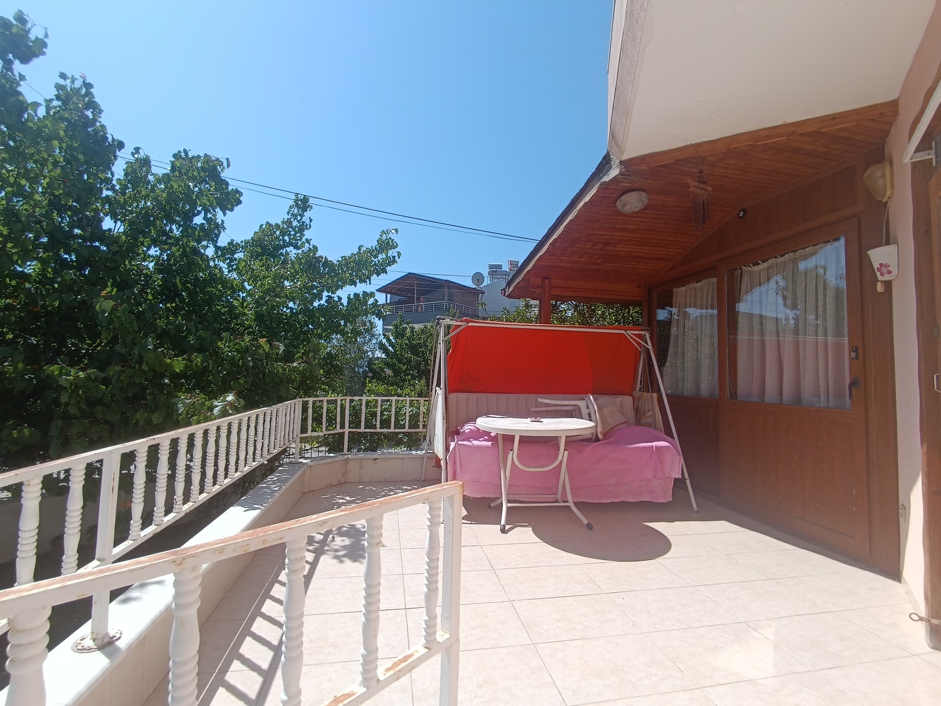 Bahçeli Köşe Villa